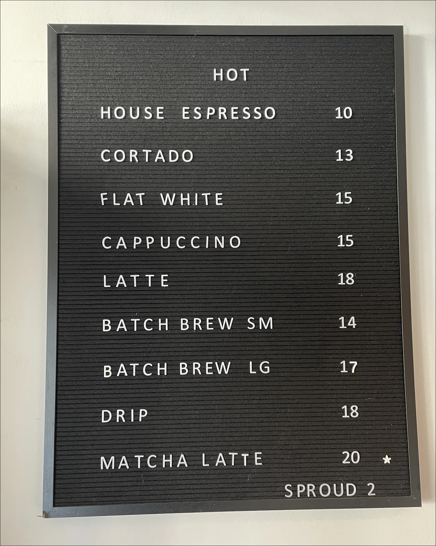 Materiał źródłowy, zdjęcie menu dostarczone jako referencja.